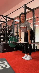 (OC) Beautiful fit brunette with jaw-dropping face at gym in leggings