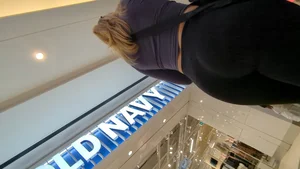 4 pawgs christmas shopping (closeups)