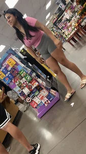 Latina in tiktok legging shorts