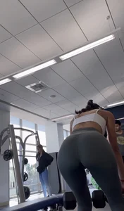 Must see! Gym babe bends over  / not OC