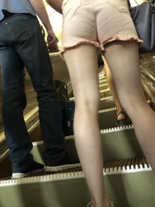 Hot Young Booty in Shorts and Legs on a Subway Escalator Creepshots Gallery