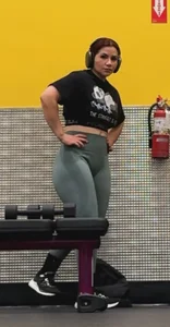 Latina in Green leggings knew I was capping