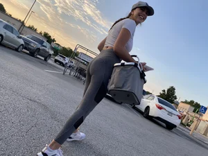 Tight college babe in leggings