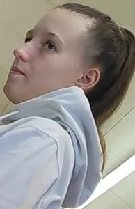 Teen in leggings 360°