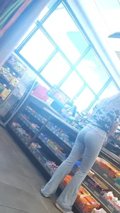 Girl in tight jeans bends over in front of me