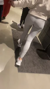 Smooth Grey leggings. Tight ass