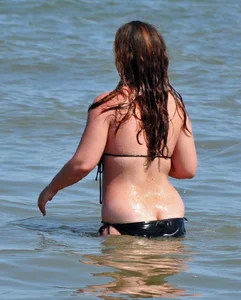Thick Cape Town beach girl in tiny bikini