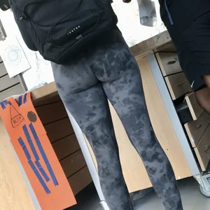Tight ass in Blue Lululemon Leggings