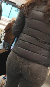Nice thick ass in grey jeans