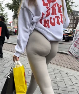 Hot bubblebutt with a jiggle in thight leggings