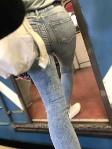 Hot Booty and Legs in Tight Jeans Street Creepshots