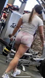 Fit and toned college gym girl - all OC