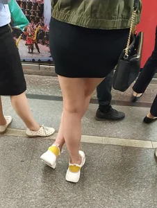 Skirt and Hot Skinny Legs Subway Creepshot