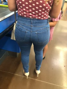Hot ass candid milf in tight jeans with an amazing ass