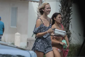 Candid Florida beach and bikini girls