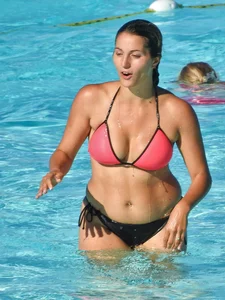 Bikini milf with wide hips and great ass in the pool [077]