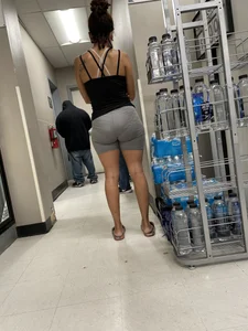 Thick Babe W/ Great Ass in Grey Shorts (Nice VPL)