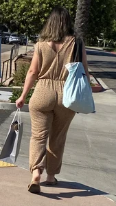 Massive ass on this Pawg