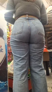 Latina big buttocks/perras nalgotas en jeans [oc]
