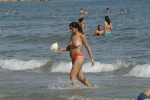 Sexy mature girls on Vilanova topless beach