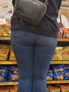 Cute milf at grocery store (face shots)