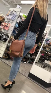 Blond with hot legs in tight Jeans looking for heels