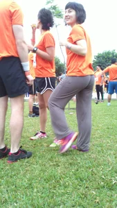 Running chick in grey sweats with a nice ass and wedgie