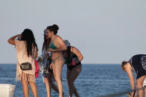 Deerfield Beach girls in bikinis