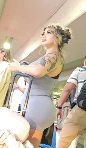 BBL in grey short gym leggings