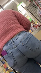 Nerdy butterface pawg with an amazing ass