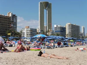 Sexy candid beach and bikini girls