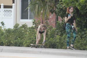 Candid Florida beach and bikini girls