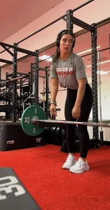 (OC) Beautiful fit brunette with jaw-dropping face at gym in leggings