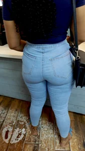 Small waist with a thick peach