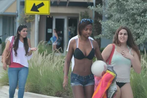 Huge collection of sexy girls out in bikinis in Florida