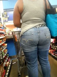 Fat ebony ass in tight jeans at Walmart