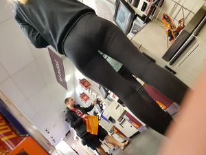 The hottest tightest leggings on a peachy blonde teen. YUM