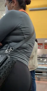 Nice Milf with phat ass in leggings VTL