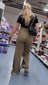 Pregnant Milf ass