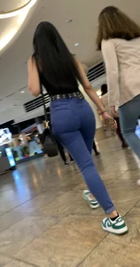 This absolute pear in her tight jeans (vpl visible) [OC]