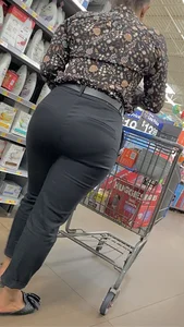 Sexy Juicy Big Bubble Butt Lightskinned Ebony Milf Dressed Classy😮‍💨