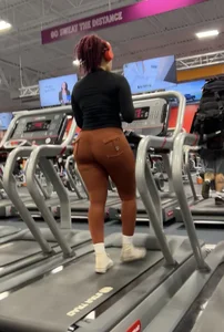 iNSANE LIGHT SKIN RED HEAD EBONY WIT craZ PHAT ASS(tread mill)