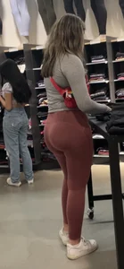 outrageously fat ass on this lulu employee