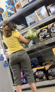 Mom with a nice phat ass