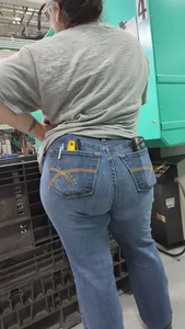 BBW chubby nerdy latina milf ass in denim jeans