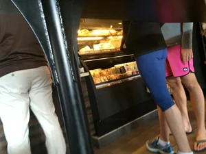 Starbucks booty and gap in striped blue leggings while in line