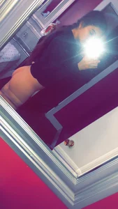 Mirror selfies of a hot girl, first with her jeans pulled down, and then with no panties