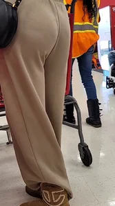 Teen booty in joggers