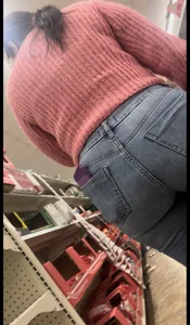 Nerdy butterface pawg with an amazing ass