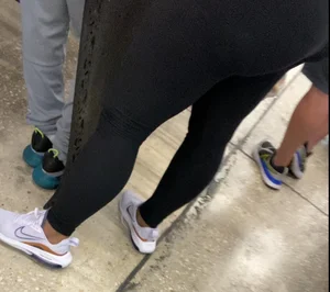 Two THICK ebony broads!